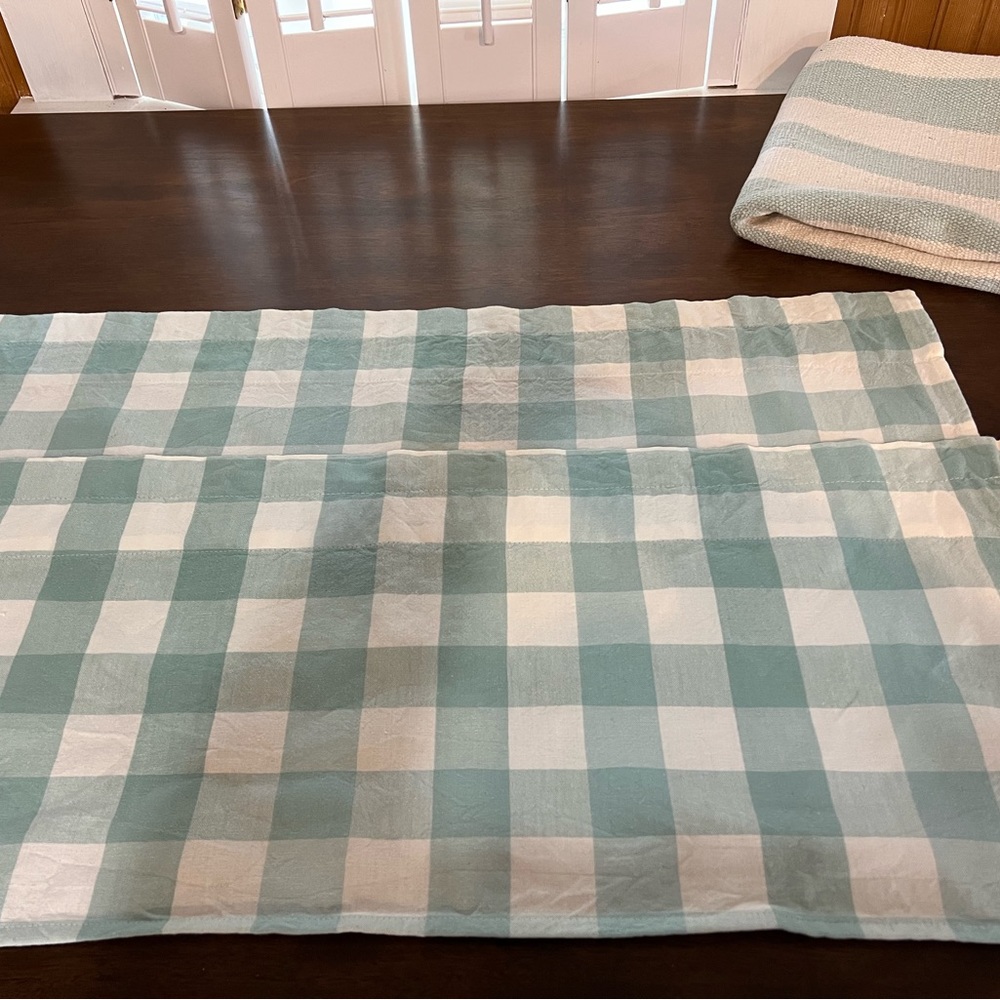 Two Valances and Rug Set - Picture 4 of 4